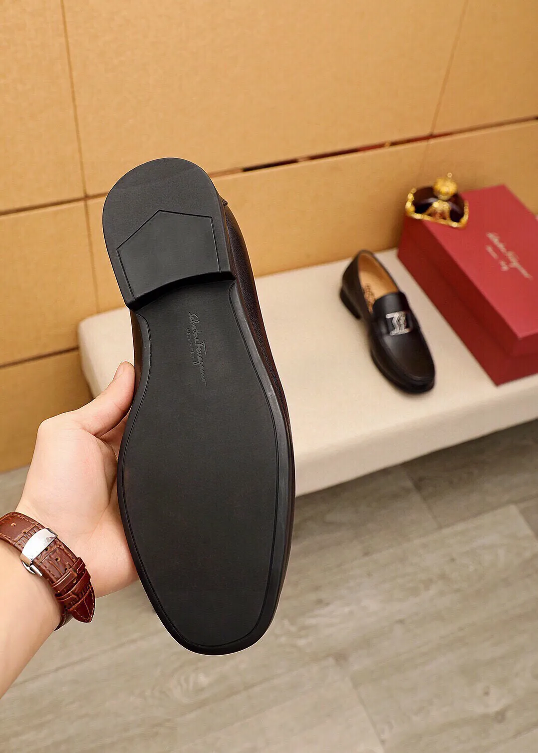 Men's shoes 💰480 💐 Product trademark: Ferragamo "Ferragamo" casual leather shoes Regular size: 38-44 (45🉑️customized) Product materials: Selected imported first-layer calfskin upper + luxury hardware buckle, imported water-dyed cow leather lining. Strong three-dimensional visual effect, original outsole color: 3⃣️seed leather materials available
